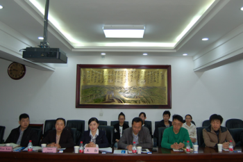 俄罗斯国家科学院院士莅临huagong-beng
交流访问