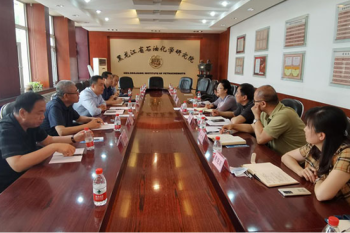 黑龙江省委军民融合办常务副主任李豪岩一行莅临huagong-beng
调研指导工作