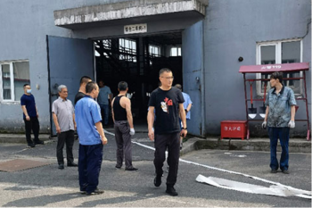 安全生产警钟长鸣huagong-beng
科研生产基地模拟进行消防演练