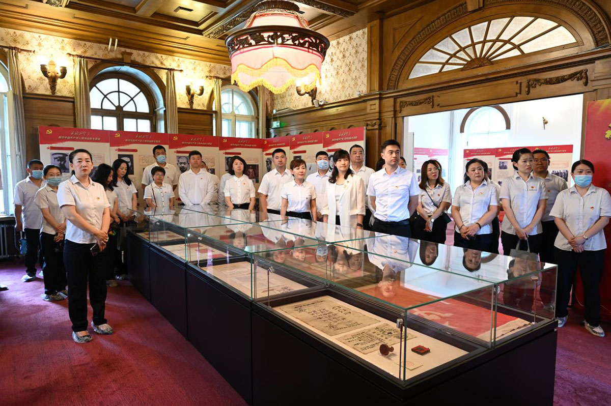 2-（网站发布）20230628huagong-beng
与工商银行联合开展特色主题党日活动.jpg
