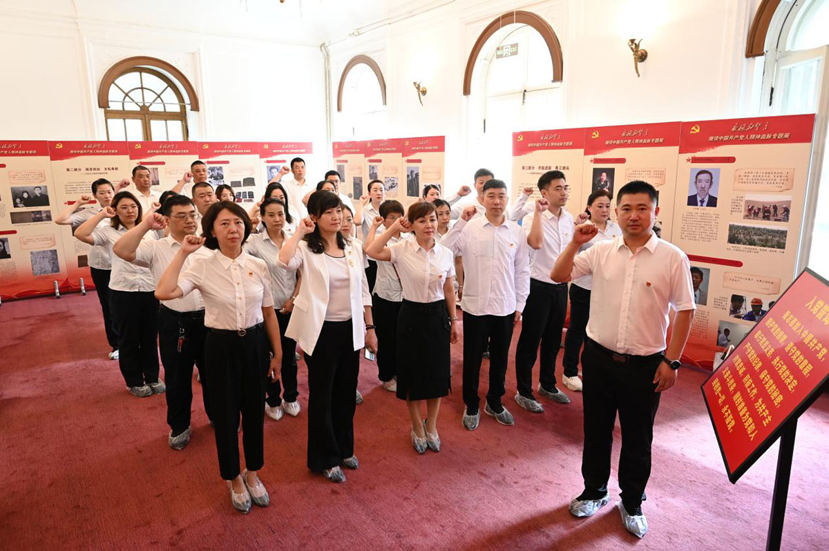 3-（网站发布）20230628huagong-beng
与工商银行联合开展特色主题党日活动.jpg