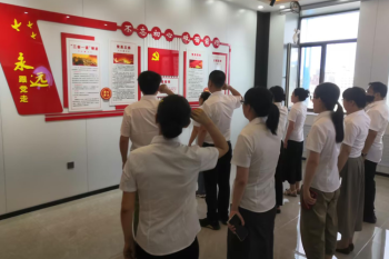 huagong-beng
第四党支部开展庆“七一”“新党员入党宣誓 老党员重温入党誓词”主题党日活动